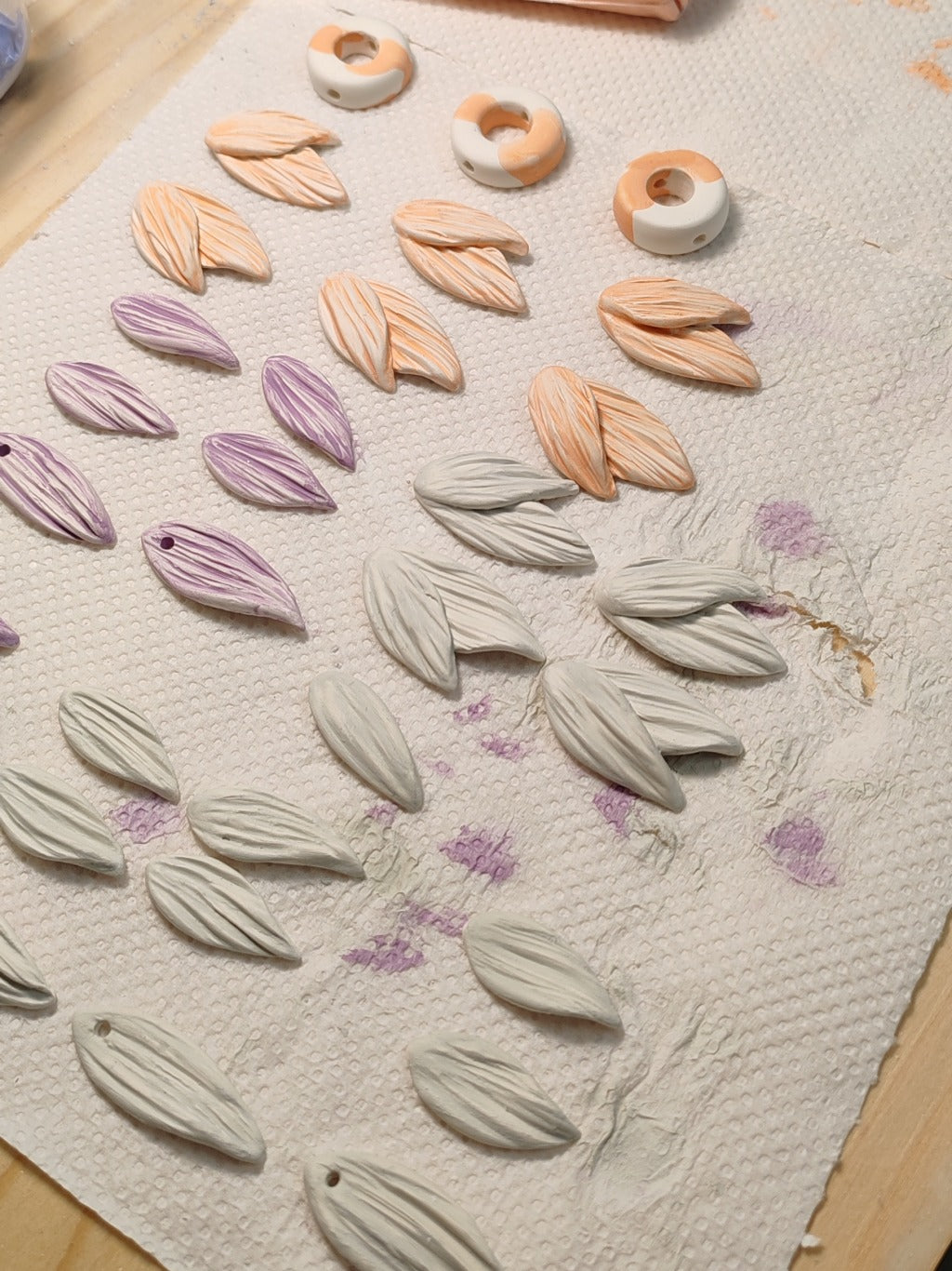 Necklace Ring Orange & White