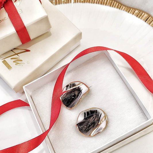 Petals White & Black