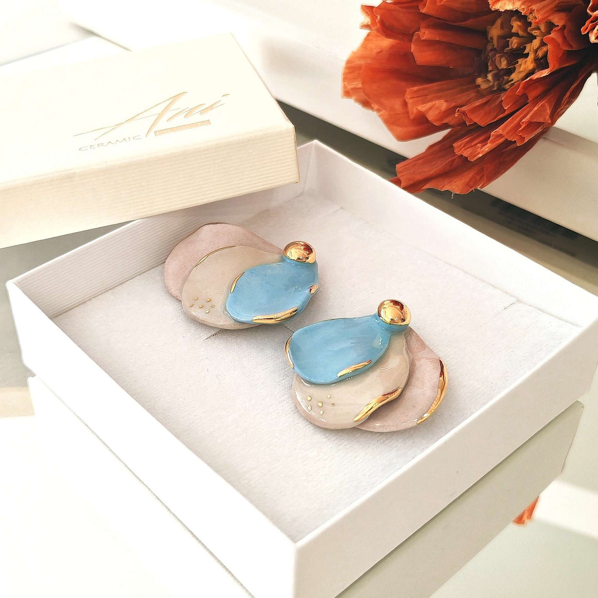 Magic Petals Blue & Beige