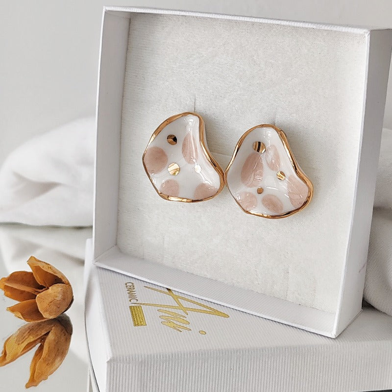 Petals Beige & White