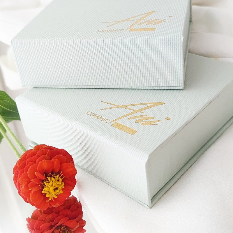 Ogrlica dvostruki kvadrat plavo-bež boje