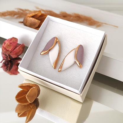 2 lista bijela i bež