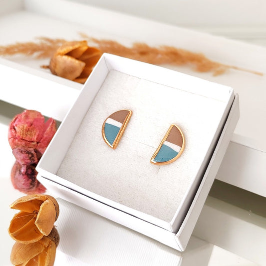 Polukrug smeđe i tirkizne boje