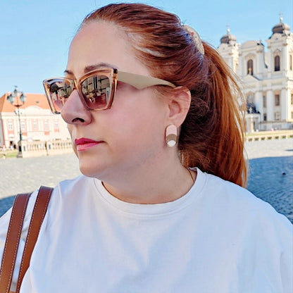 Ovalna nude i nježno ružičasta