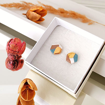 Šesterokutna smeđa i tirkizna