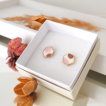 Šesterokutna smeđa i ružičasta