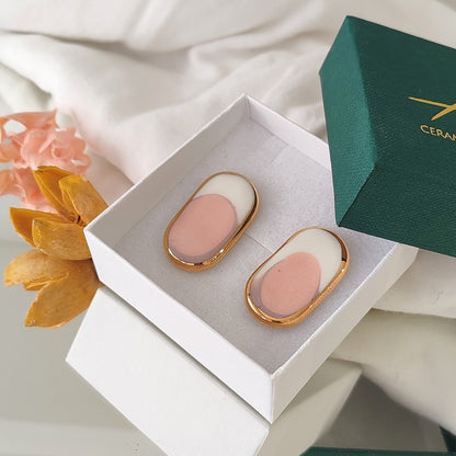 Ovalna nude i nježno ružičasta