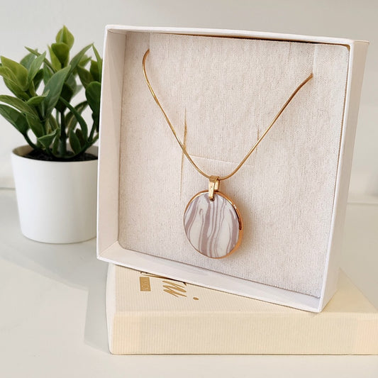 Necklace Medalion White & Lavander