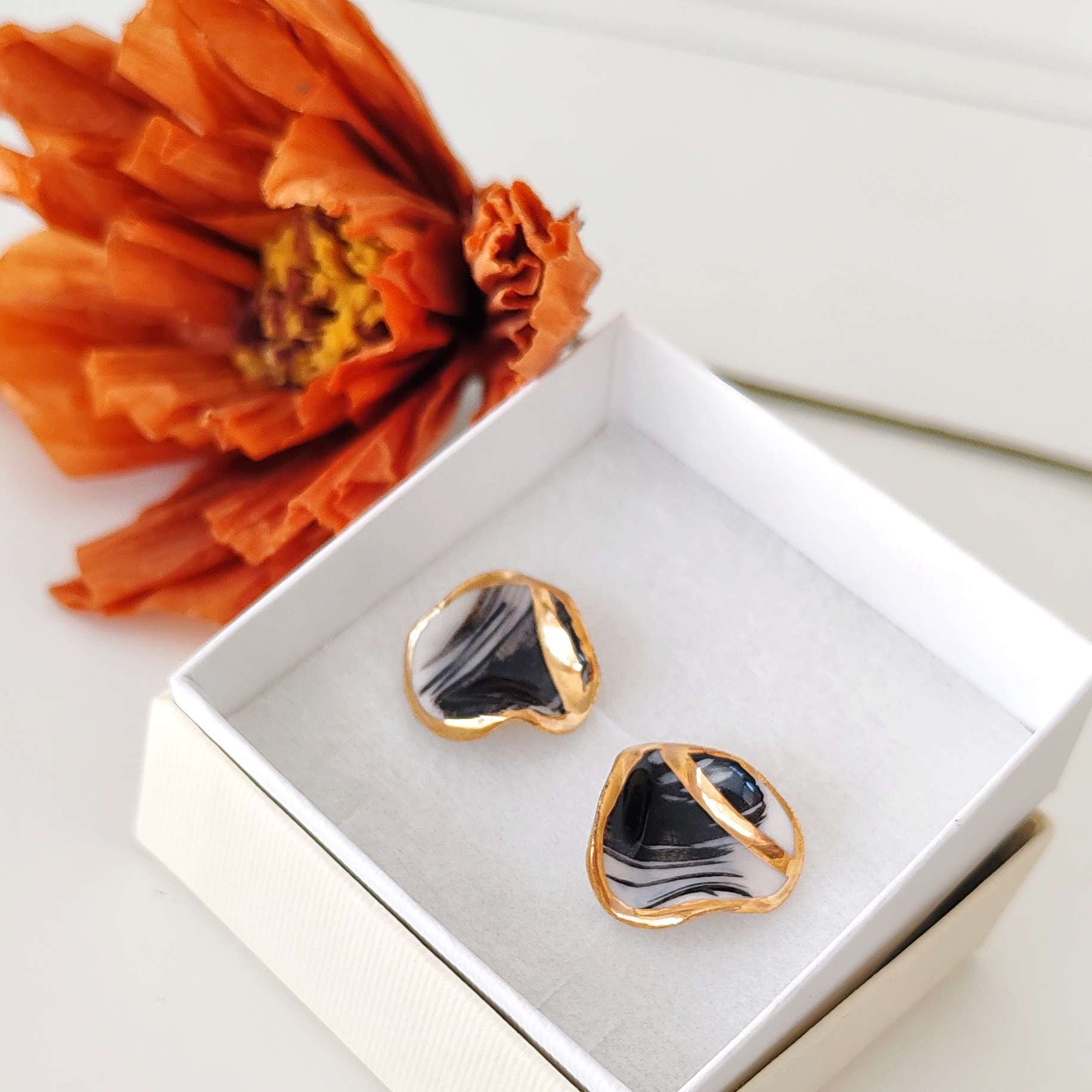 Midi Petals White & Black