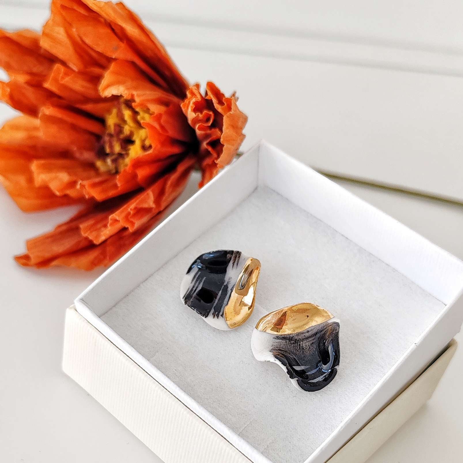 Midi Petals White & Black 2