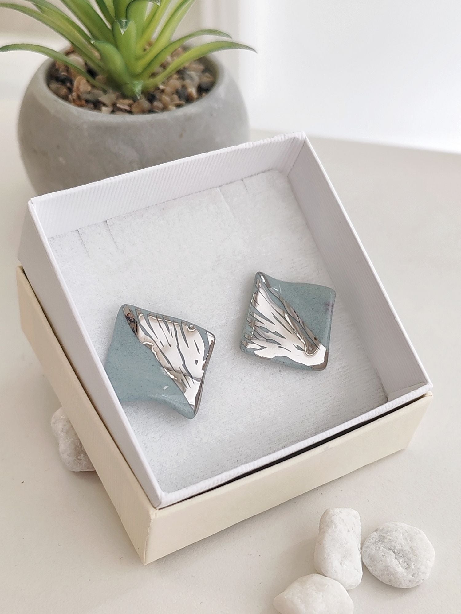 Medium Square Mint Platinum