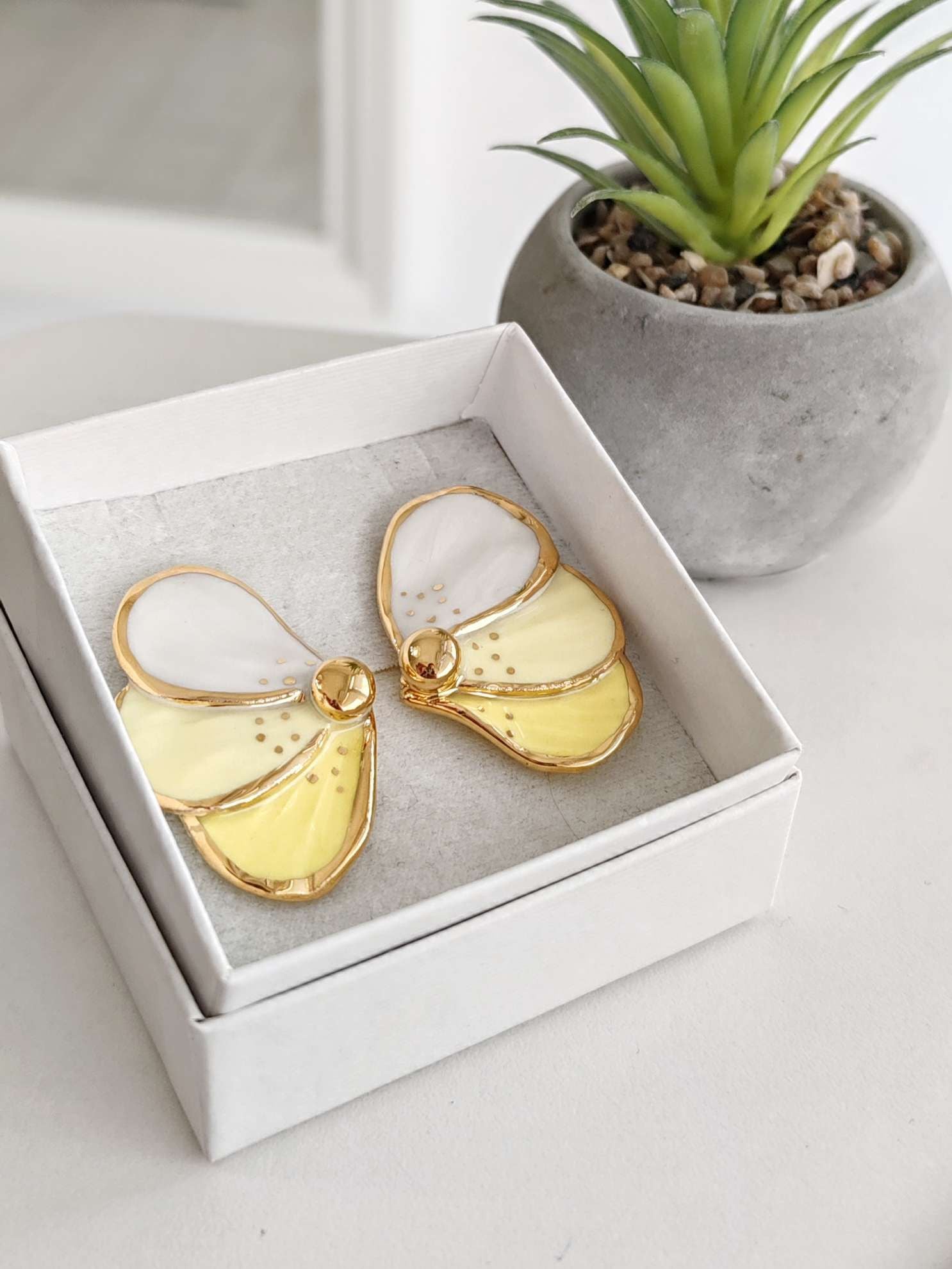 Bloom & Chic Spring Yellow